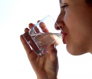 beber água é essencial para termos saúde