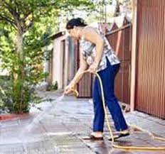 lavar calçadas é uma hábito arraigado da cultura brasileira