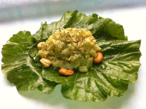 Chuchu cozido al dente com molho pesto e castanhas de caju 