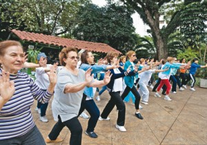 atividades como o tai-chi-chuam ajudam a reduzir o estresse, inimigo da boa saúde!