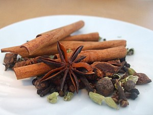 os temperos para fazer o chai variam de acordo com as receitas