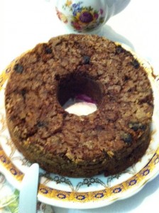 Esse bolo de arroz integral com castanhas e coco é DELICIOSO! É bem doce mesmo, é muito bom! Obrigada Bela Gil!!!